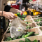 Nowy trend w sklepach – ekoworek na warzywa i owoce