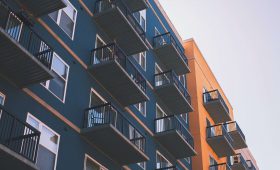Od 2020 roku deweloper łatwiej wybuduje mieszkania, bo sąsiedzi stracili prawo weta