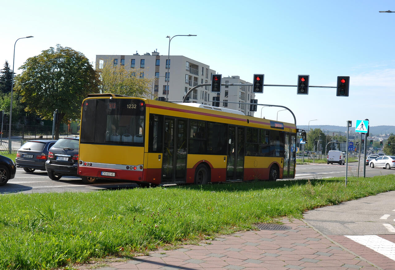 Auto­busy nisko­emi­syjne w zrów­no­wa­żo­nym roz­woju miast