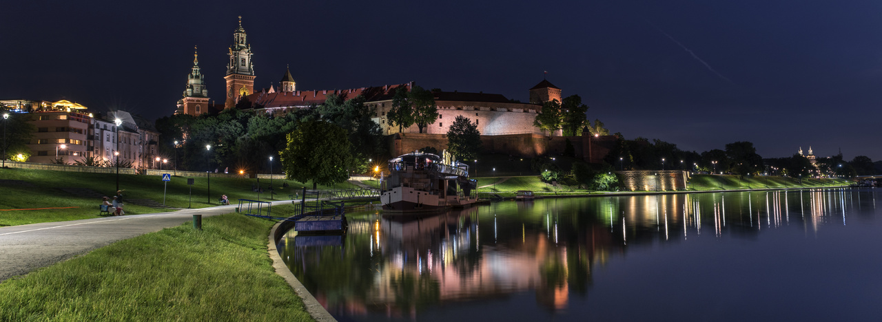 widok na wawel noca