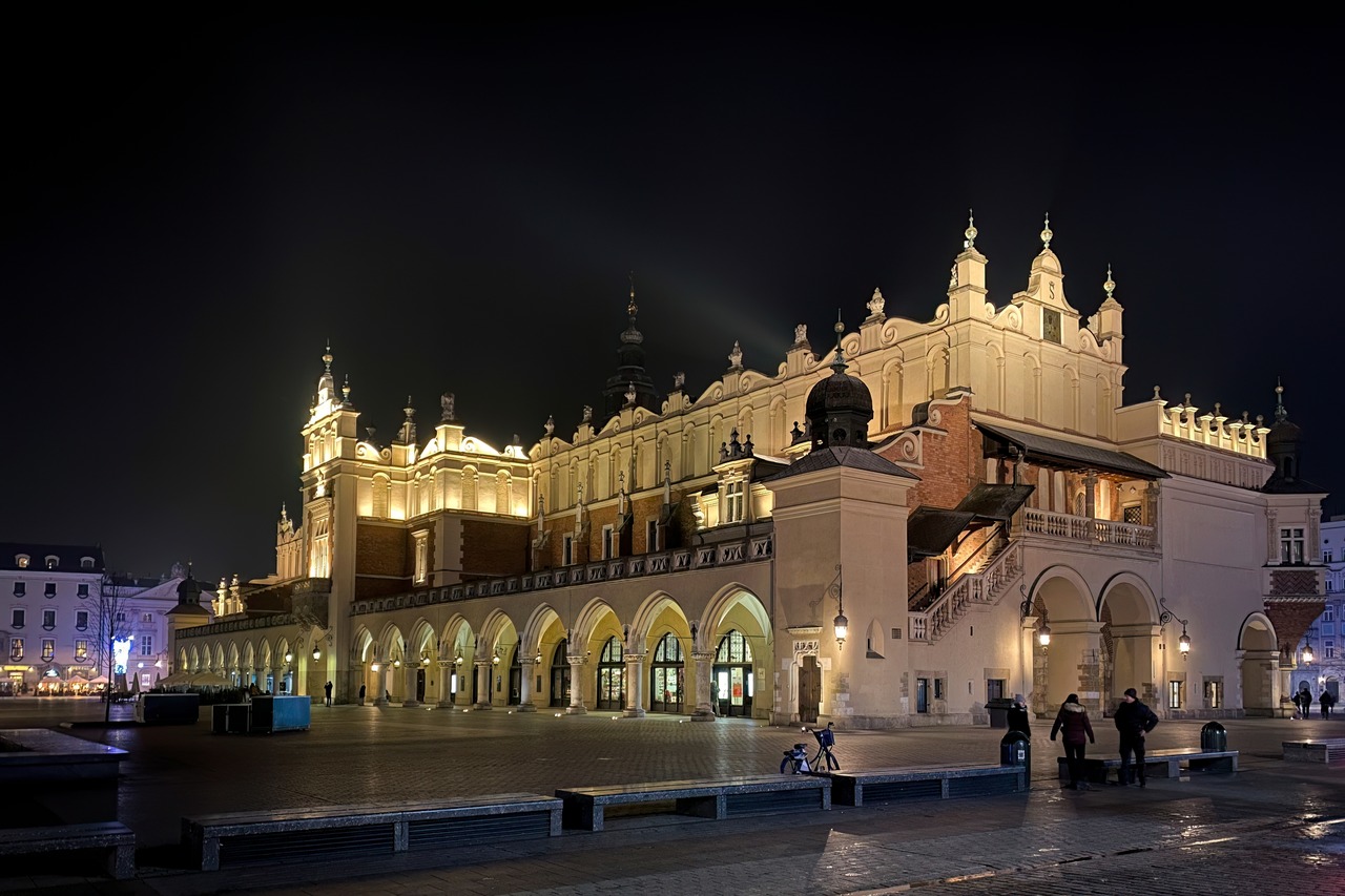 sukiennice Kraków nocą