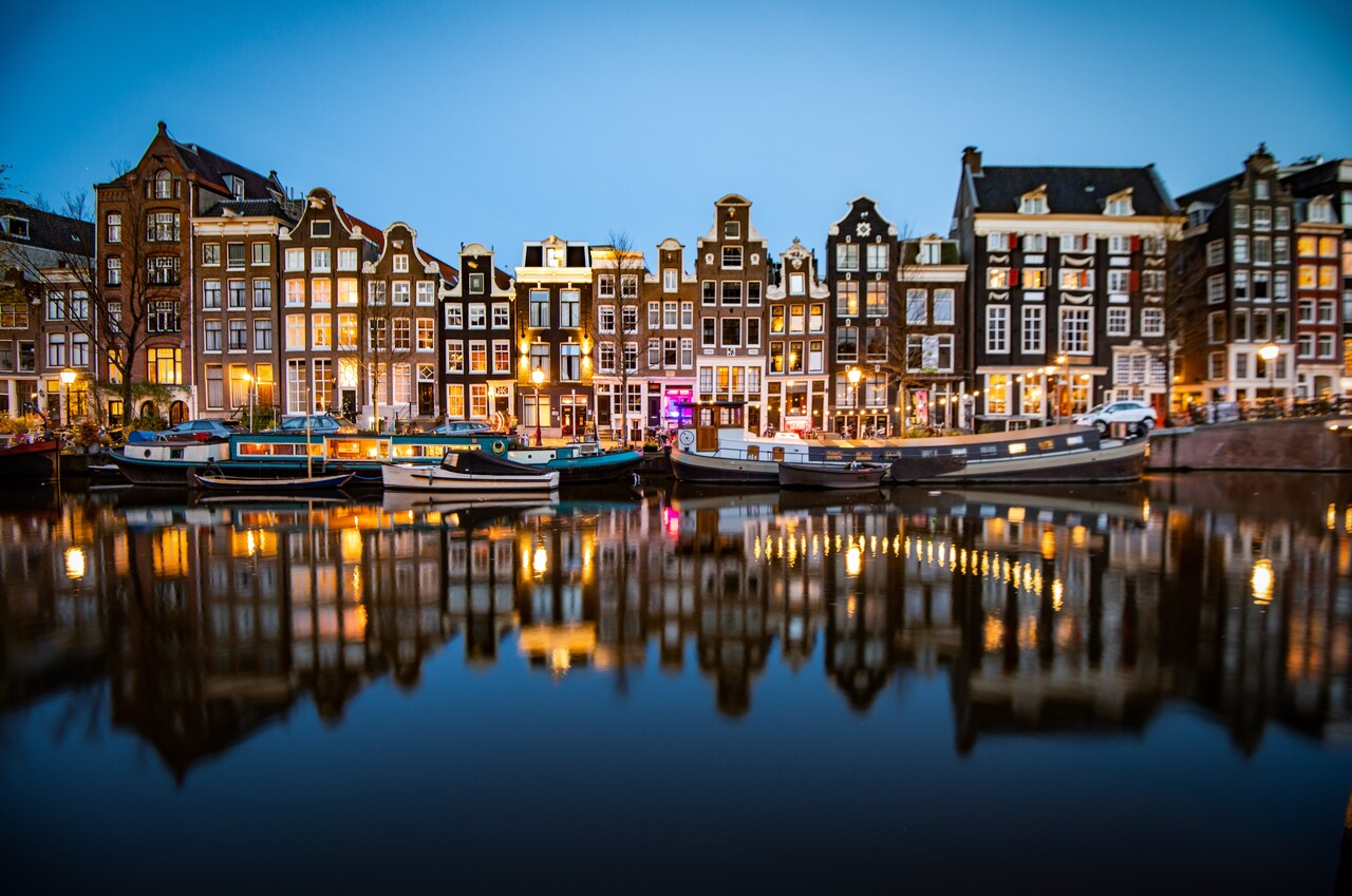 Amsterdam w nocy